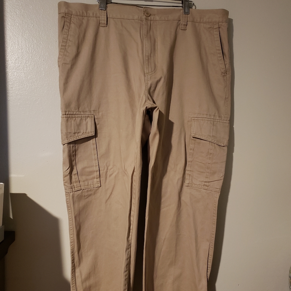Old Navy favorite khaki cargo
